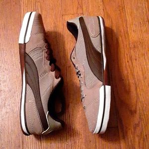***SOLD*** Puma tennis shoes
